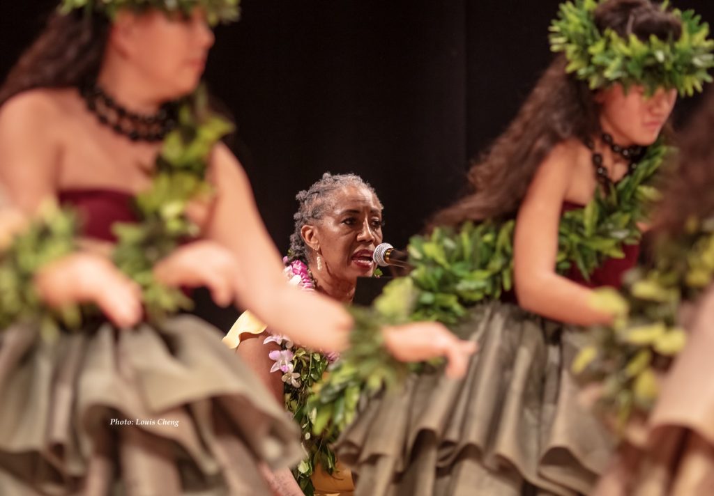Kumu With Dancers Credit Louis